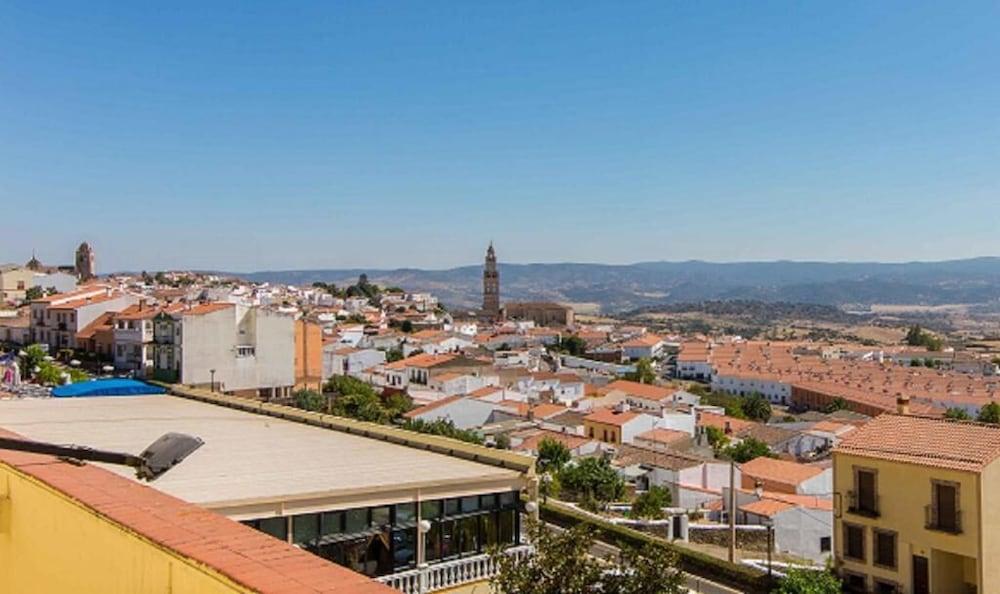 Hotel Los Templarios Jerez De Los Caballeros Esterno foto